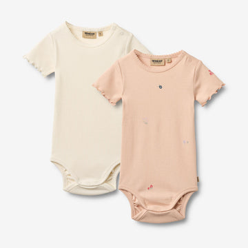 Wheat Main 2 Kortærmet body Maren Body 2475 rose flowers
