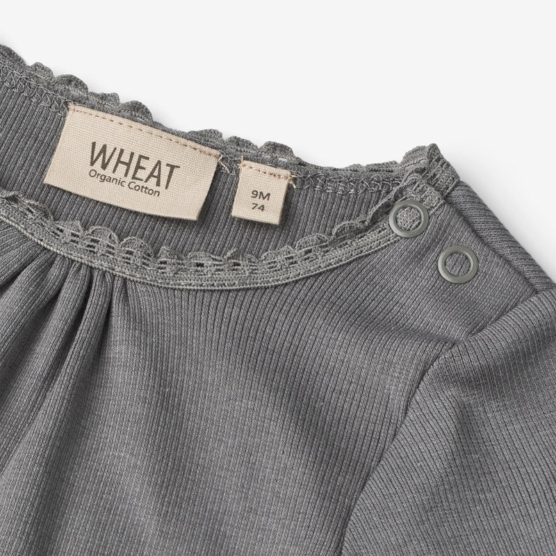 Wheat Main  Langærmet Rib Body Lotta | Baby Underwear/Bodies 1525 autumn sky