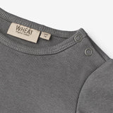 Wheat Main  Langærmet Rib Body Peter | Baby Underwear/Bodies 1525 autumn sky