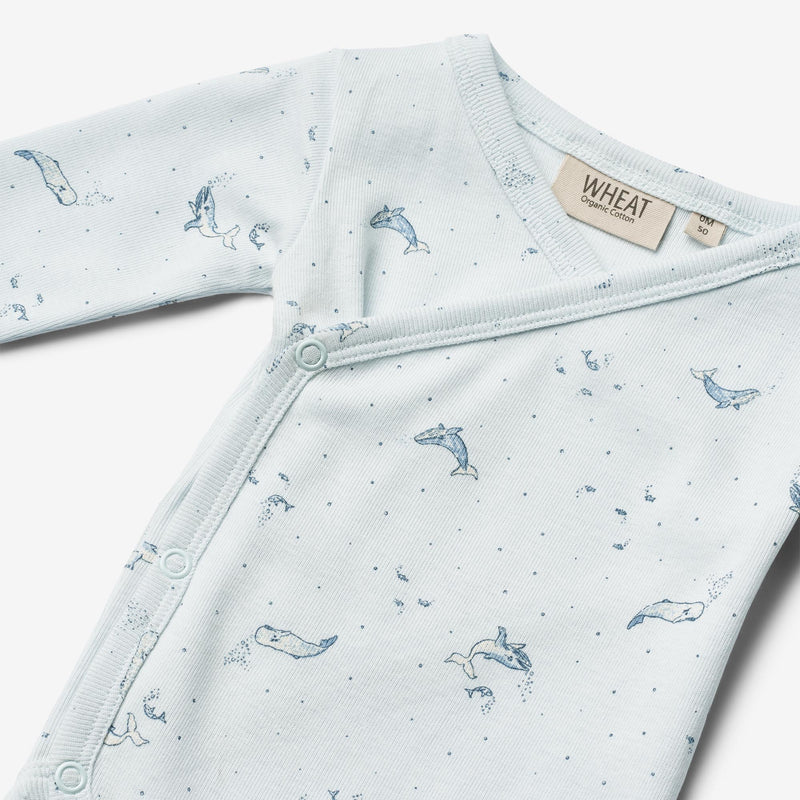 Wheat Main   Langærmet Slå-om Body Pil Underwear/Bodies 4032 light blue whales