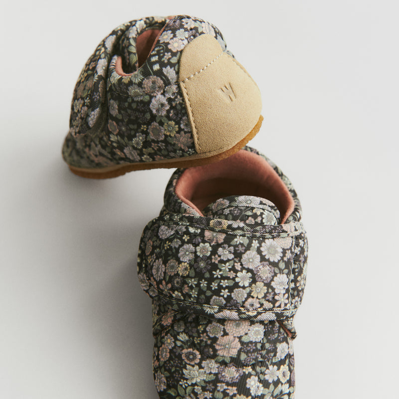 Wheat Footwear Termo Sutsko Sasha Indoor Shoes 9527 black sea flowers