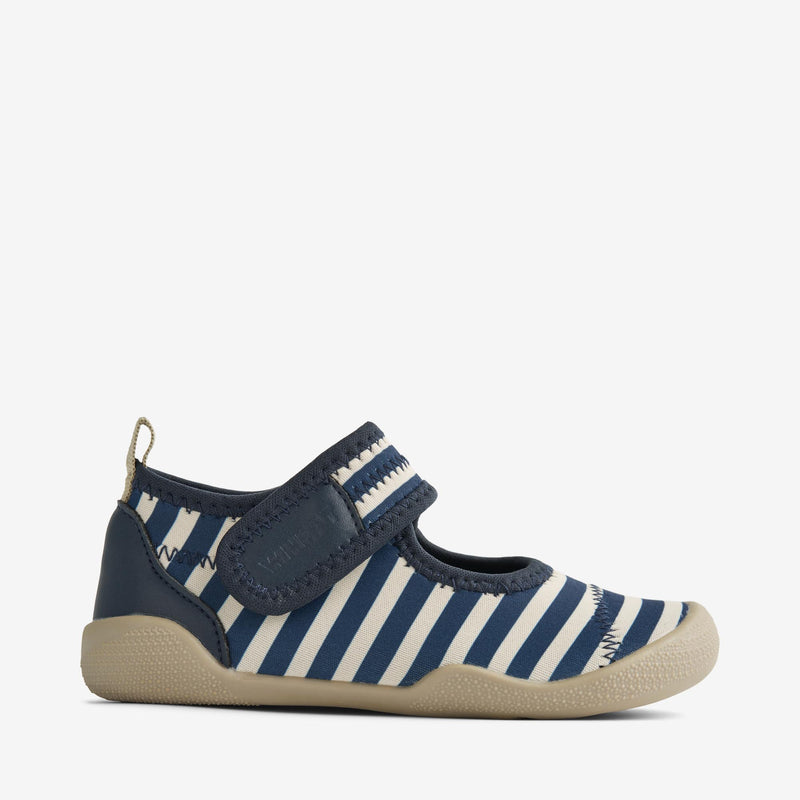 Wheat Footwear   Wavey Strandsko Swimwear 1325 indigo stripe