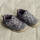 Wheat Footwear indendørssko Mulle Indoor Shoes 9527 black sea flowers